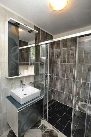 Апартаменты J & P Apartments Котор Двухуровневые апартаменты с 2 спальнями и балконом-31