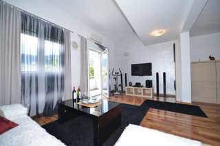 Апартаменты J & P Apartments Котор Двухуровневые апартаменты с 2 спальнями и балконом-5