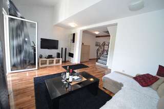 Апартаменты J & P Apartments Котор Двухуровневые апартаменты с 2 спальнями и балконом-9